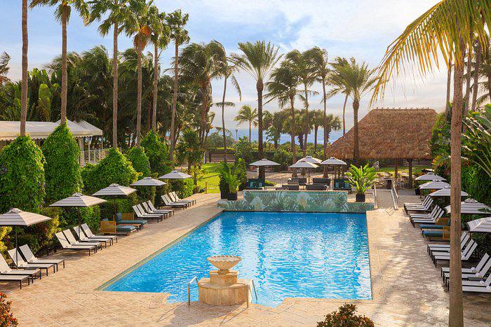 Kimpton Surfcomber Pool Resort