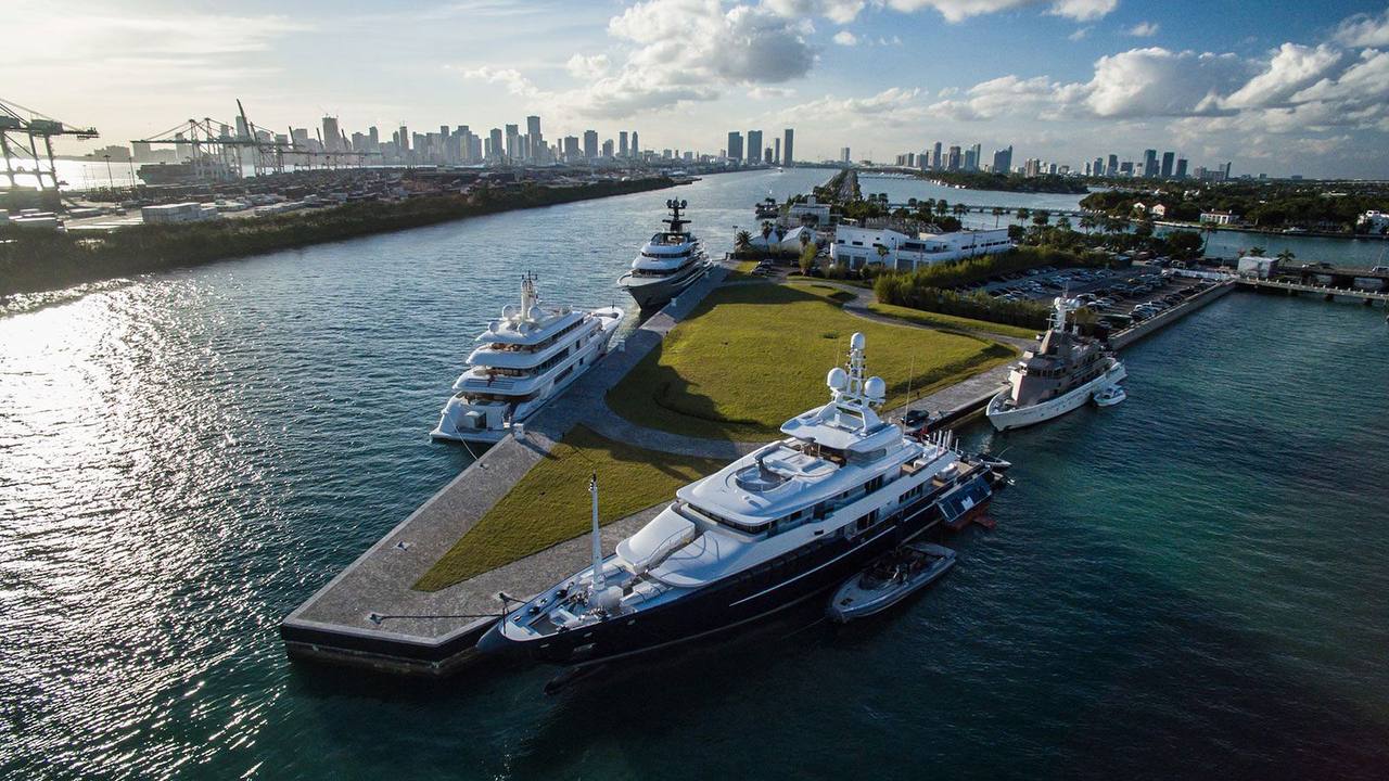 The Ultimate Miami Luxury Experience — Yachts, Rooftops, and Exotic Cars